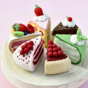 Tara Treasures // Felt Boysenberry Cake> Food Play