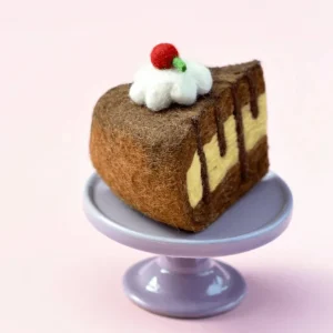 Tara Treasures // Felt Chocolate Caramel Cake Slice> Food Play
