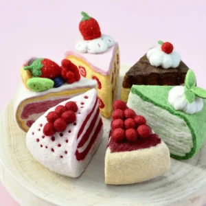 Tara Treasures // Felt Red Velvet Cake Slice> Food Play