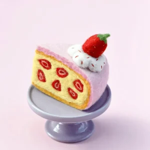Tara Treasures // Felt Strawberry Torte Slice> Food Play