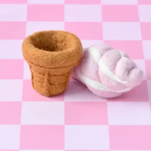 Tara Treasures // Felt Strawberry Soft Serve Ice Cream> Food Play