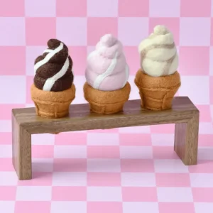 Tara Treasures // Felt Strawberry Soft Serve Ice Cream> Food Play