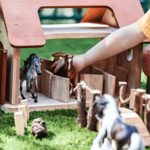 QToys Wooden Horse Stable> Farm & Barnyard Theme | Small World Play